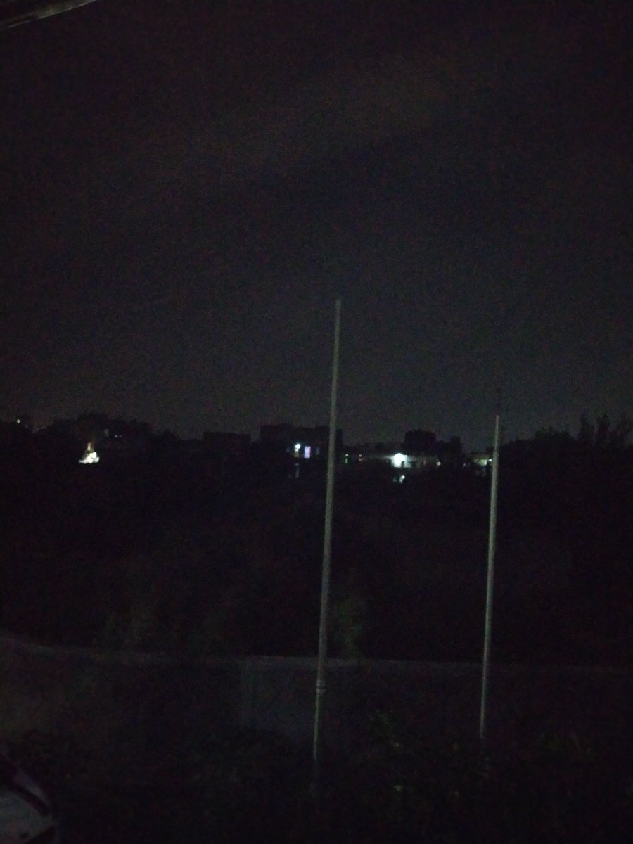 jogendra602's tweet photo. #MyNoida
Street lights are not working in Samajwadi Awas Type1 Block 13A Sector 118 Noida , complained to local authority Mr. Amit Gupta Ji but no action has been taken so far Request everyone to please do not litter your city and country https://t.co/VCPLDHY9at