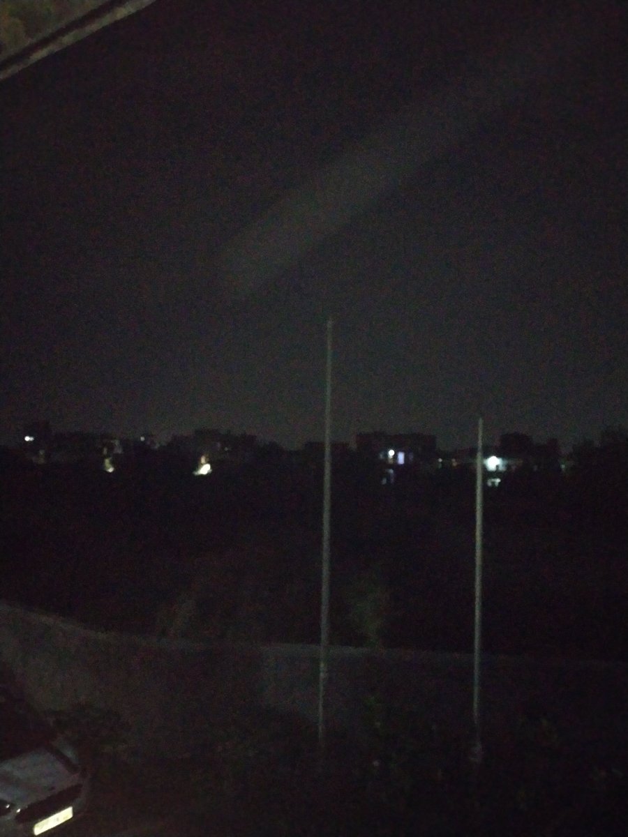 jogendra602's tweet photo. #MyNoida
Street lights are not working in Samajwadi Awas Type1 Block 13A Sector 118 Noida , complained to local authority Mr. Amit Gupta Ji but no action has been taken so far Request everyone to please do not litter your city and country https://t.co/VCPLDHY9at