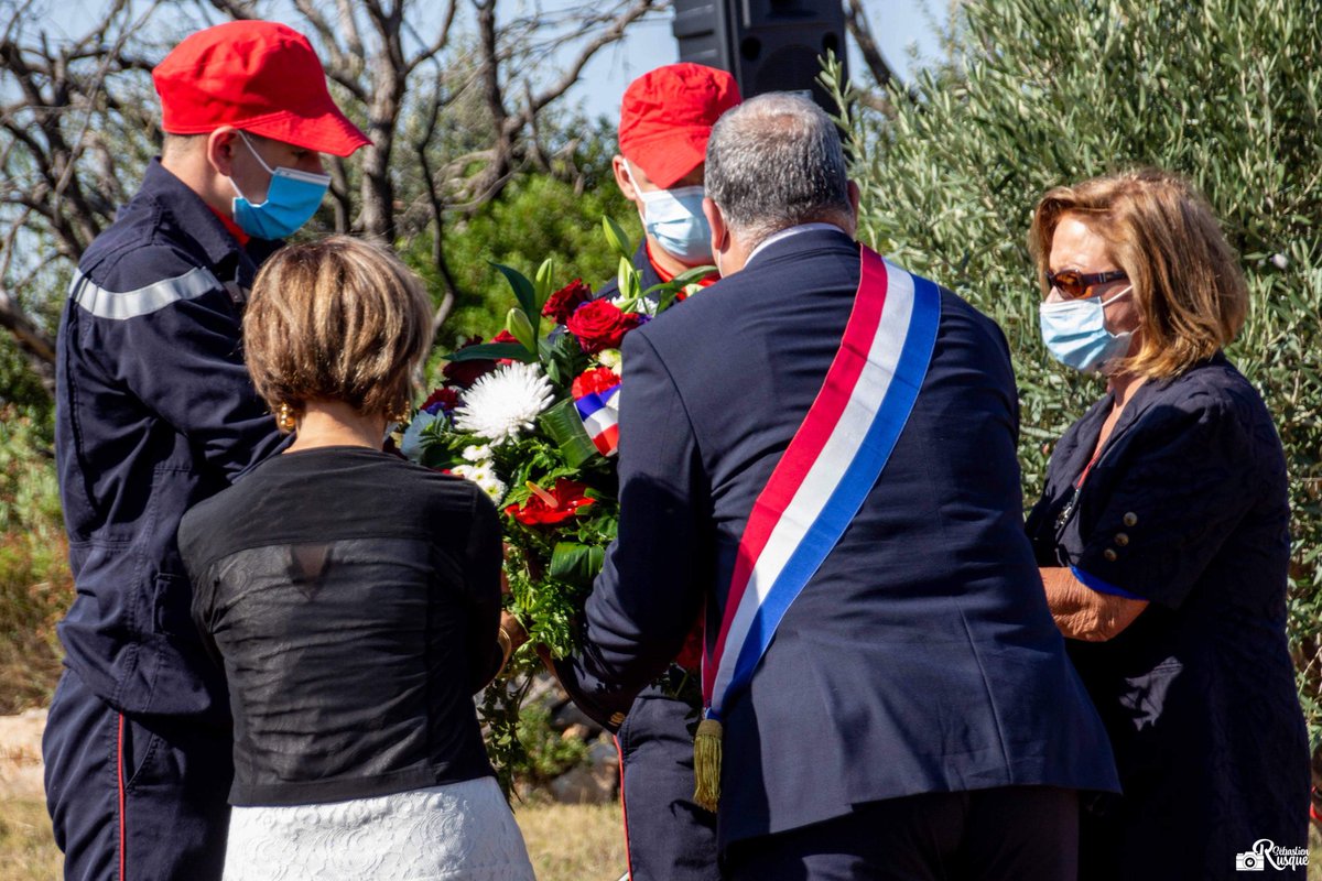 LegionHonneur34's tweet photo. @SDIS34 @DDSIS34 @BONNAFOUX4 @aurelienmanenc @Gillesviri @GilbertArnal @Prefet34 @husseinbourgi @LetiziaSpo @RicattiAnthony @udsp34 @MarcouYvan @LHdecores Le sénateur @husseinbourgi a associé la @LegionHonneur34 et l’#ANMONM34 au dépôt de gerbe en hommage au  caporal Jeremy Beier, chevalier de la Légion d'honneur, mort au feu, sur le territoire de la commune de #Gabian le 10 août 2016. Photo Sébastien Rusque @SDIS34 https://t.co/jrOhEGHF7v