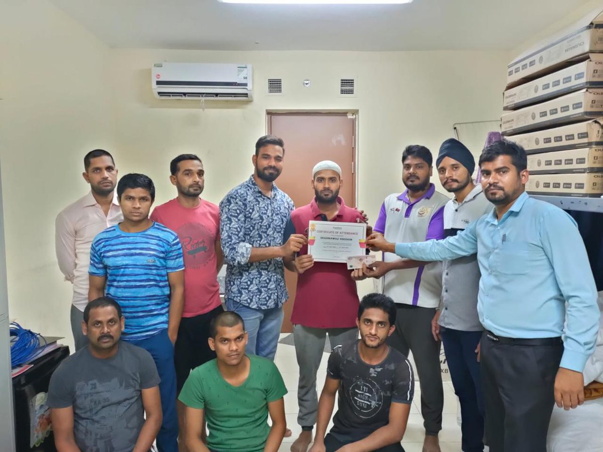 Soundlines Skilled Manpower "Employee's of the month".... Feels great to honor commitment.

#soundlines #kudos