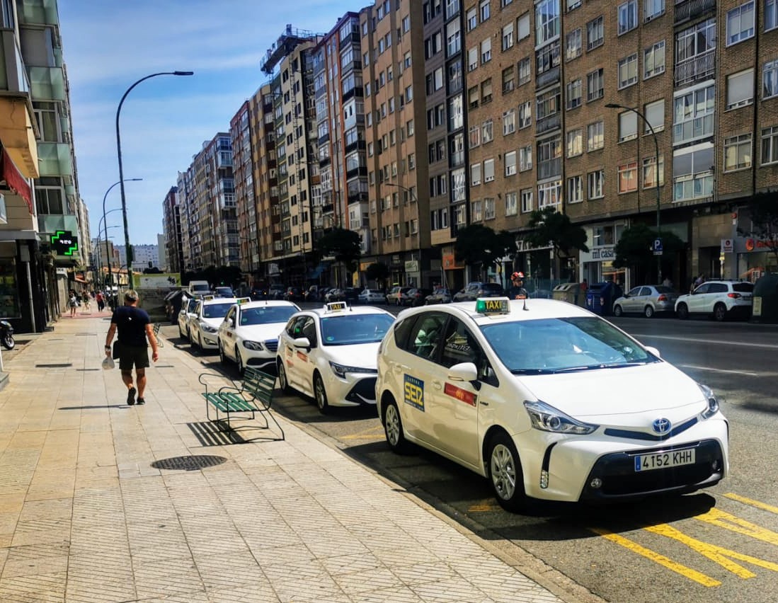 abutaxi's tweet photo. En el corazón del barrio de #Gamonal en plena calle Vitoria, junto a la barriada Juan XXIII , puedes encontrar una parada de #taxi 🚕 y si lo que no quieres es pasar calor 🌞 te recogemos en tu casa.
☎️ 947277777
📲 #app #abutaxi
📧 https://t.co/XvQNcT1hvA https://t.co/0tHA6AQLZO