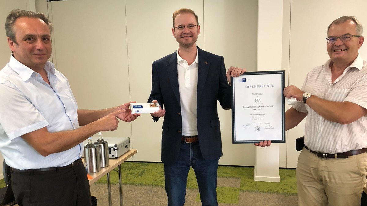 Das ist mal ein #geburtststag! Gratulation an Peter-Michael Himmel zu 333 Jahre Brauerei Kesselring! Wir Franken können Wein UND Bier! #GemeinsamFürMainfranken #ihkwürzburgschweinfurt