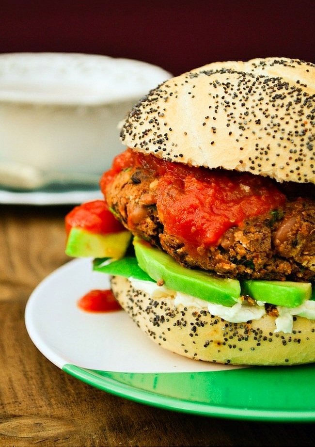 Can't go wrong with 10 min bean burgers for midweek dinner. Mixture is mashed in a bowl (as spicy as you like) formed into patties &amp; cooked in a frying or griddle pan. On the table in under 20 mins with min effort &amp; freeze well
tinnedtomatoes.com/2016/07/10-min… #veganburgers #veganrecipes
