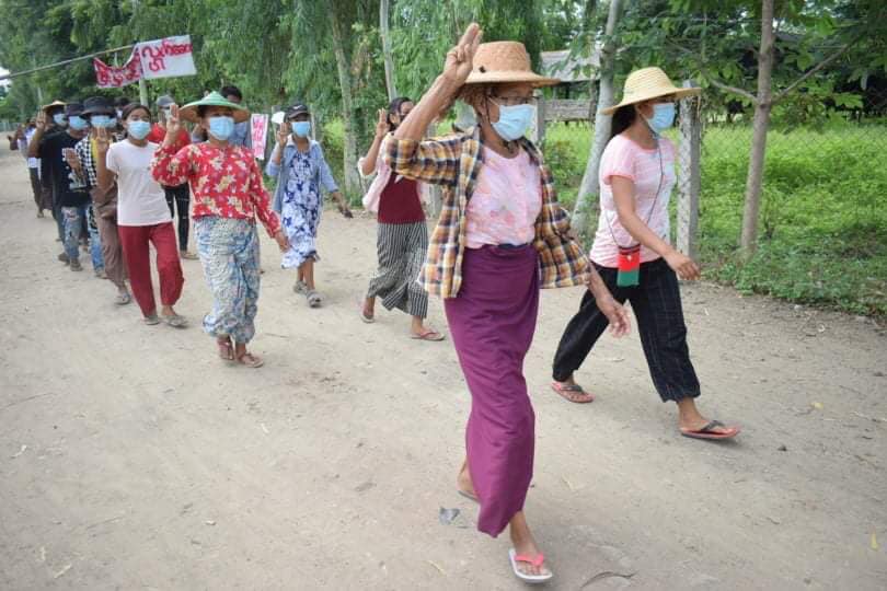 IrrawaddyNews's tweet photo. Villagers from northern Salingyi and eastern Yinmarbin in #Sagaing Region continued their daily protest against the military regime on Wednesday for the 154th day in a row. (Photo: CJ) 

#WhatsHappeningInMyanmar https://t.co/v5F1JejkNB