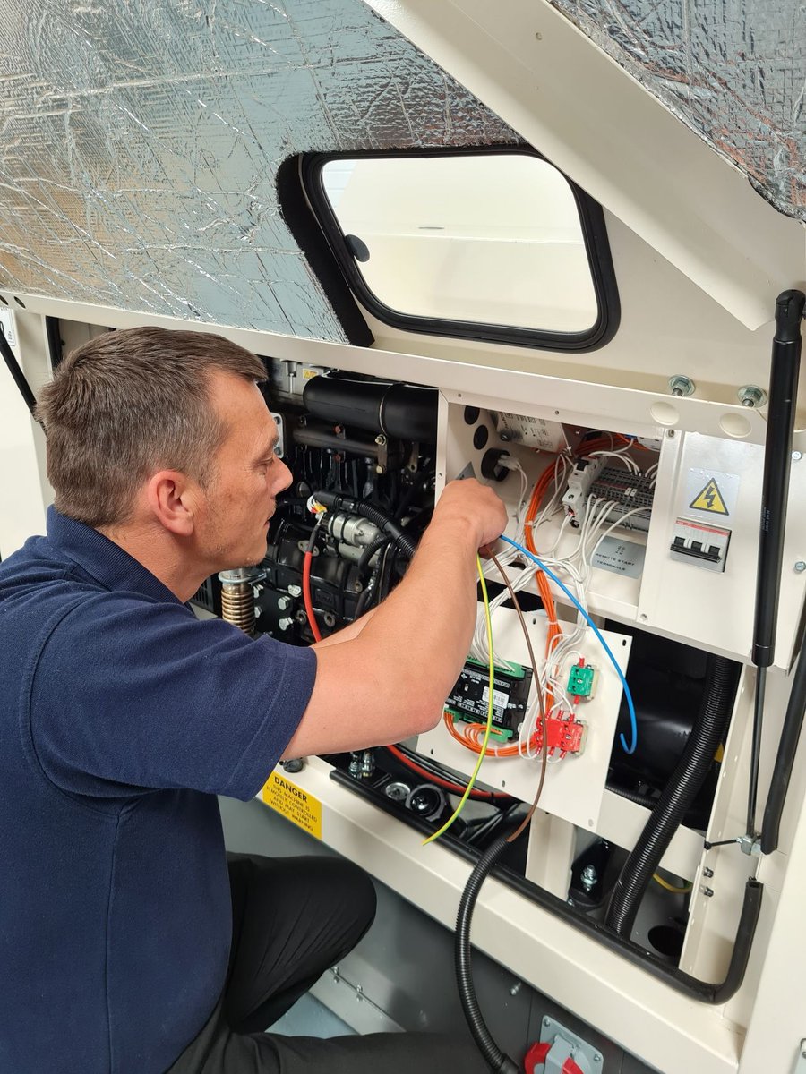 JSPowerLimited's tweet photo. With all our engineers out on the road 🛠 it's about time our MD got his hands dirty 😉 #jspower #teamworkmakesthedreamwork https://t.co/b7AiJxTqYF