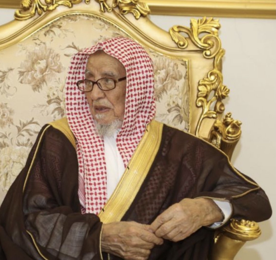 bawardi_a_a's tweet photo. #شقراء 
العم علي بن عبدالله الطويل .
شيخ وقور، هادئ الطبع ، سمح متسامح . القرآن الكريم لايفارق يديه ، وفاته تركت فراغاً والماً عند الكثير . تغالبني الدموع عندما أرى صورته .
   ادعو الله له بالرحمة والمغفرة والفردوس … https://t.co/6dMFnLKiY9