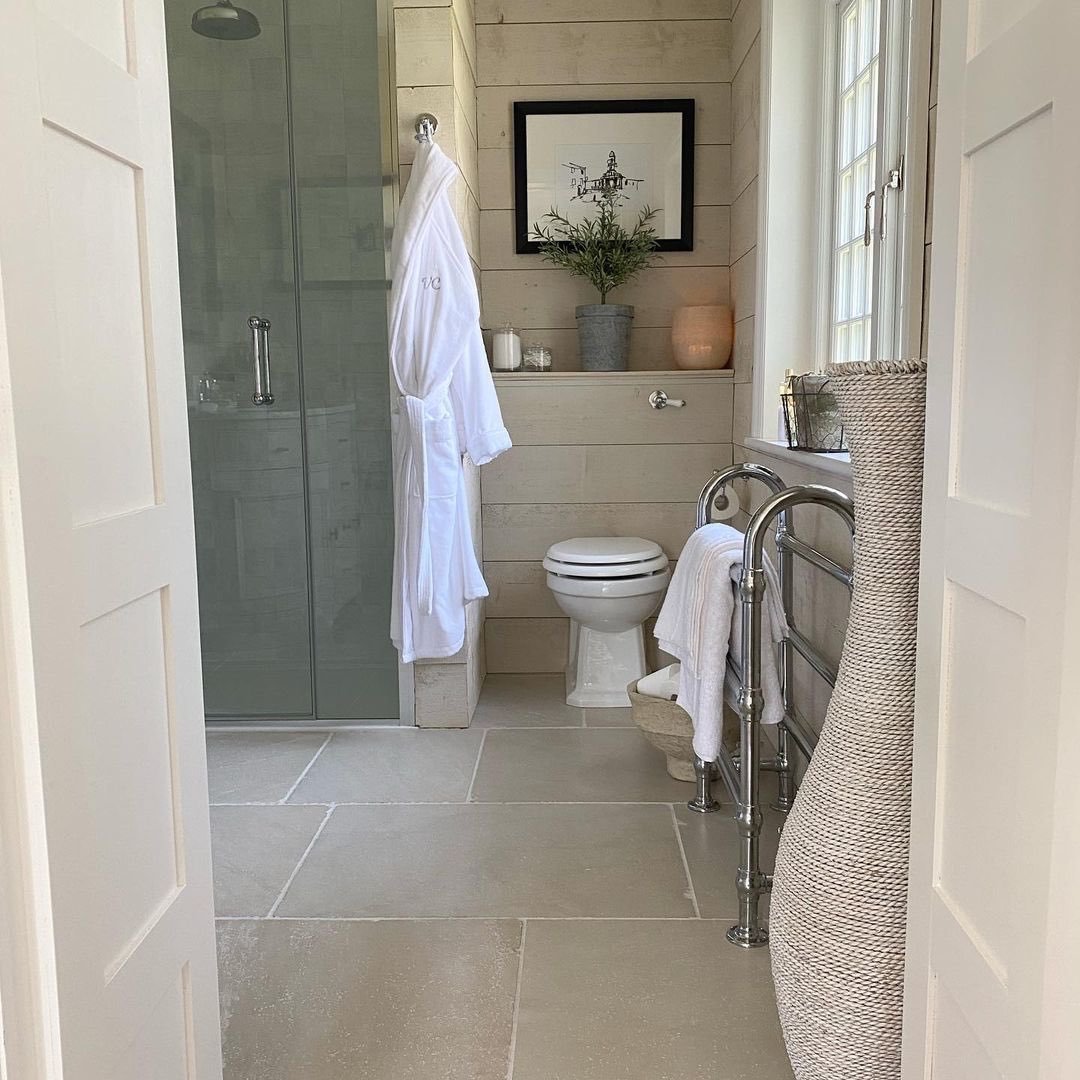 MatkiShowering's tweet photo. Thanks so much to Vivienne Cutler for sharing her stunning ensuite by @cphartbathrooms featuring a Matki shower enclosure. 
Head over to https://t.co/q0i8134ovD to learn more. 

#cphart
#matkishowering https://t.co/vJsANAyWWN