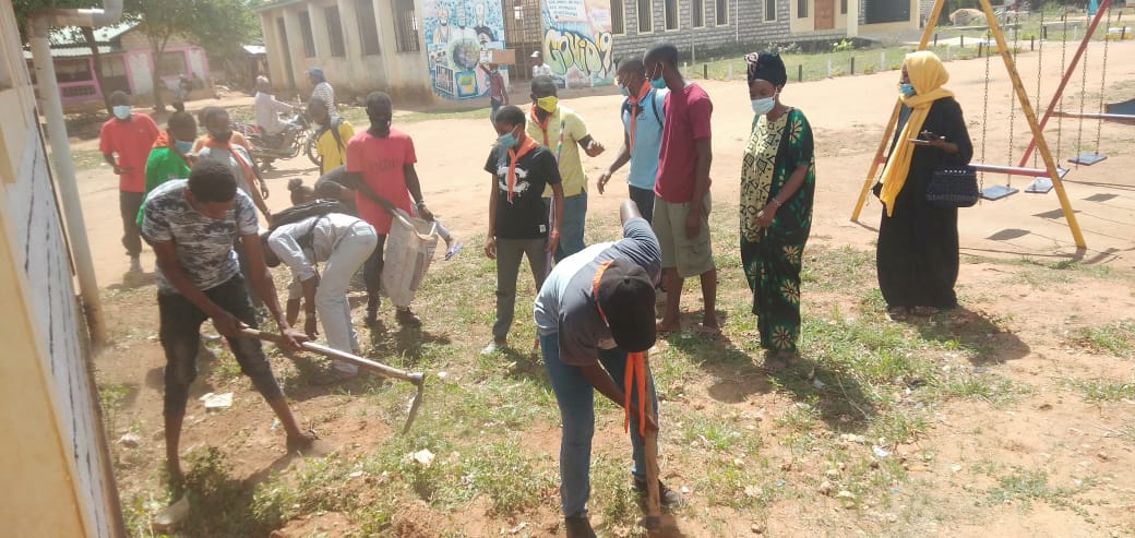 focuscbo's tweet photo. The kenya sanitation week campaign has entered its third day today  hence,we have led the community in a cleanup exercise in kombani town.The theme for this years sanitation week is"Good leadership in sanitation and hygiene is key to ending defecation." @MOH_Kenya @BaseTitanium https://t.co/5qjOuyi0md