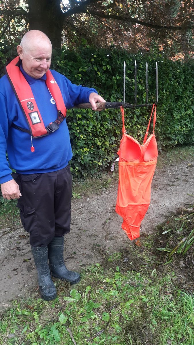 CRTWalesandSW's tweet image. This made us chuckle. Michael got more than he bargained for when he was clearing the Little Bedwyn by weir with Dean! Have a wonderful #Wednesday everyone 😂👙