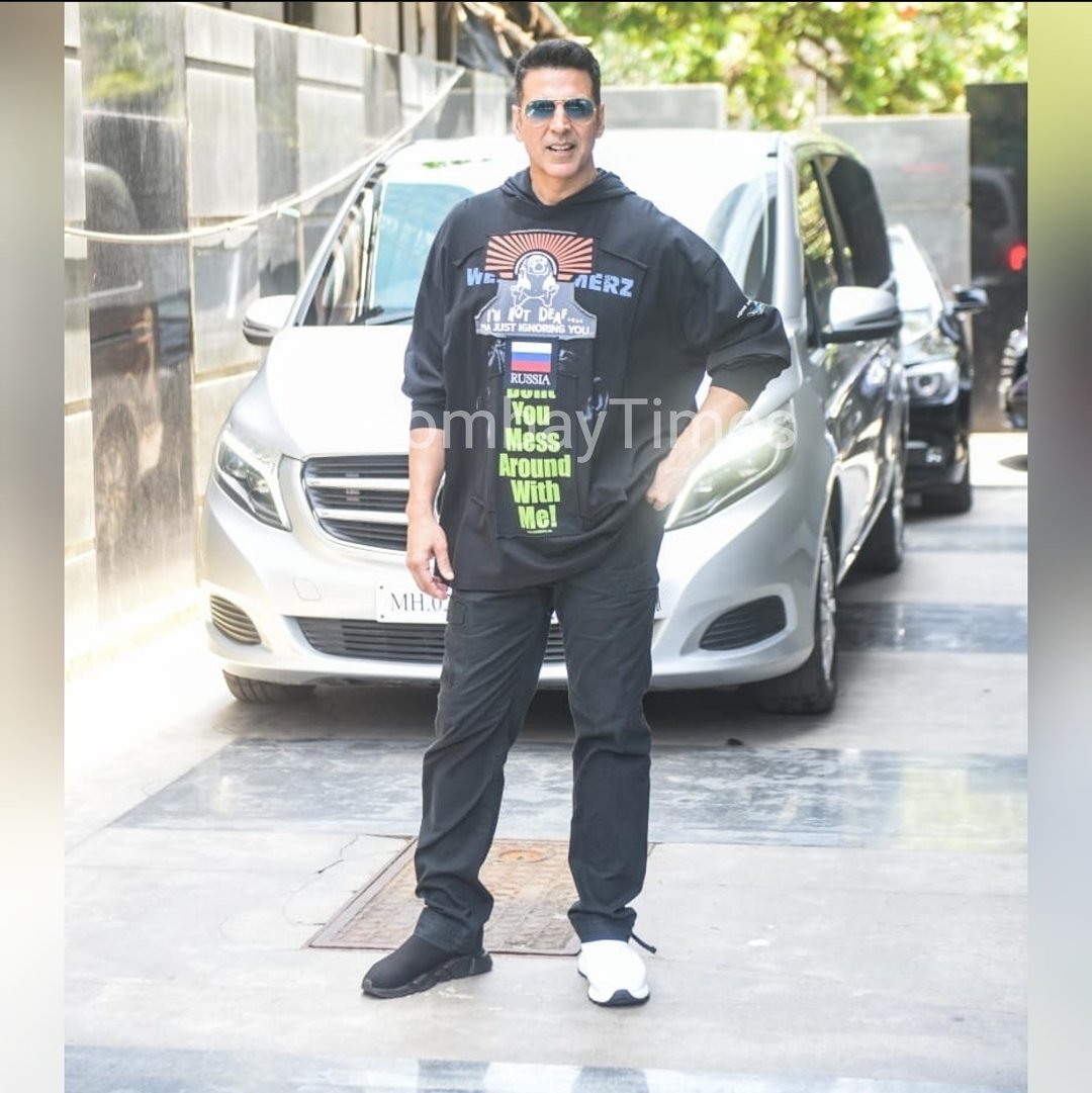 AKashOjha914's tweet photo. Sir @akshaykumar and @Vaaniofficial during #BellBottom Promotion...

#AkshayKumar
#VaaniKapoor 
#8DaysToBellBottom https://t.co/vmbHl0b8LU