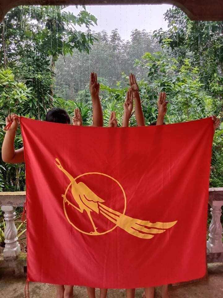 Babysoe13's tweet photo. Youths of Laung Long Township held Anti-Military protest at their houses to abolish the Military dictatorship.
#AcceptNUG_RejectMilitary
#Aug11Coup
#WhatsHappeningInMyanmar https://t.co/5XLfAuTe8r