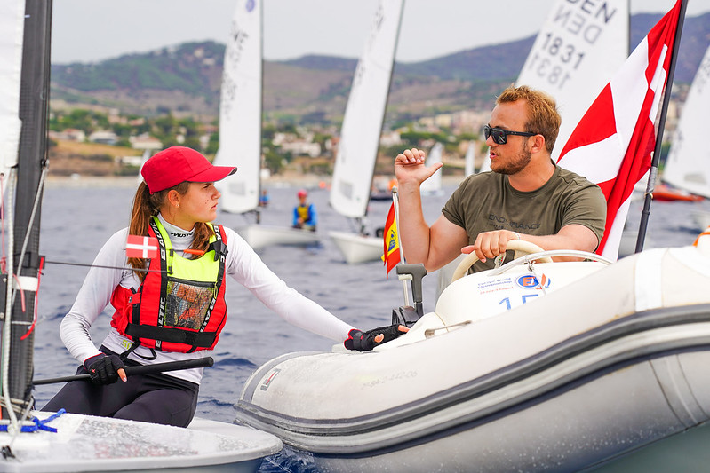 nauticmasnou's tweet photo. 4a jornada del Campeonato Europeo Junior de clase Europa! Esperamos que el viento nos permita realizar las 3 pruebas previstas. En imágenes, ayer, esperando el viento, en el mar. #YEC2021 @vueling @StayNautica CEIE Europe @vela_cat @PortMasnou @elmasnou_cat @oficial_rfev https://t.co/qCBaemQsm8