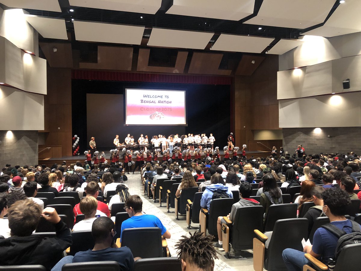 Tolivermath's tweet image. Good morning!! Welcome to Braswell 9th graders.  What a way to start freshman orientation! #bengalexcellence