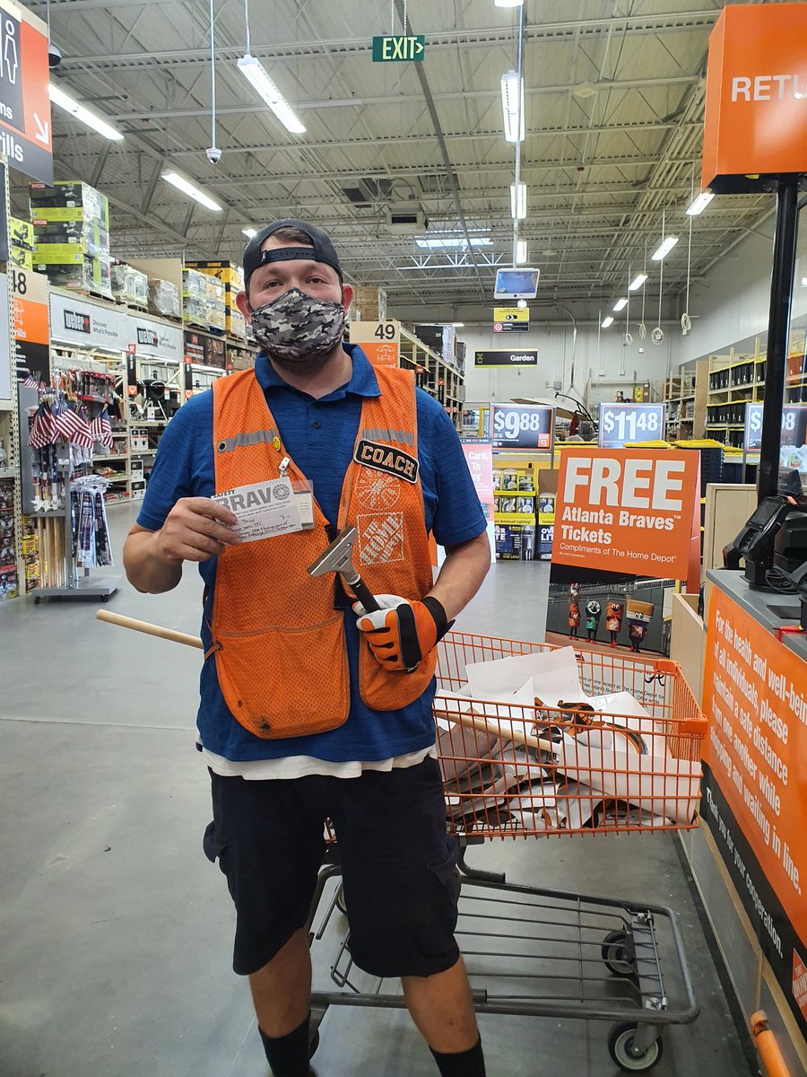 Safety Bravo today goes to Aaron for looking out for others by replacing our social distance signs and using proper PPE while doing it! Great job! Keep up the great work! #worksafestaysafe #BleedingOrange <a href="/knic0729/">Kristie Nicholson</a>
