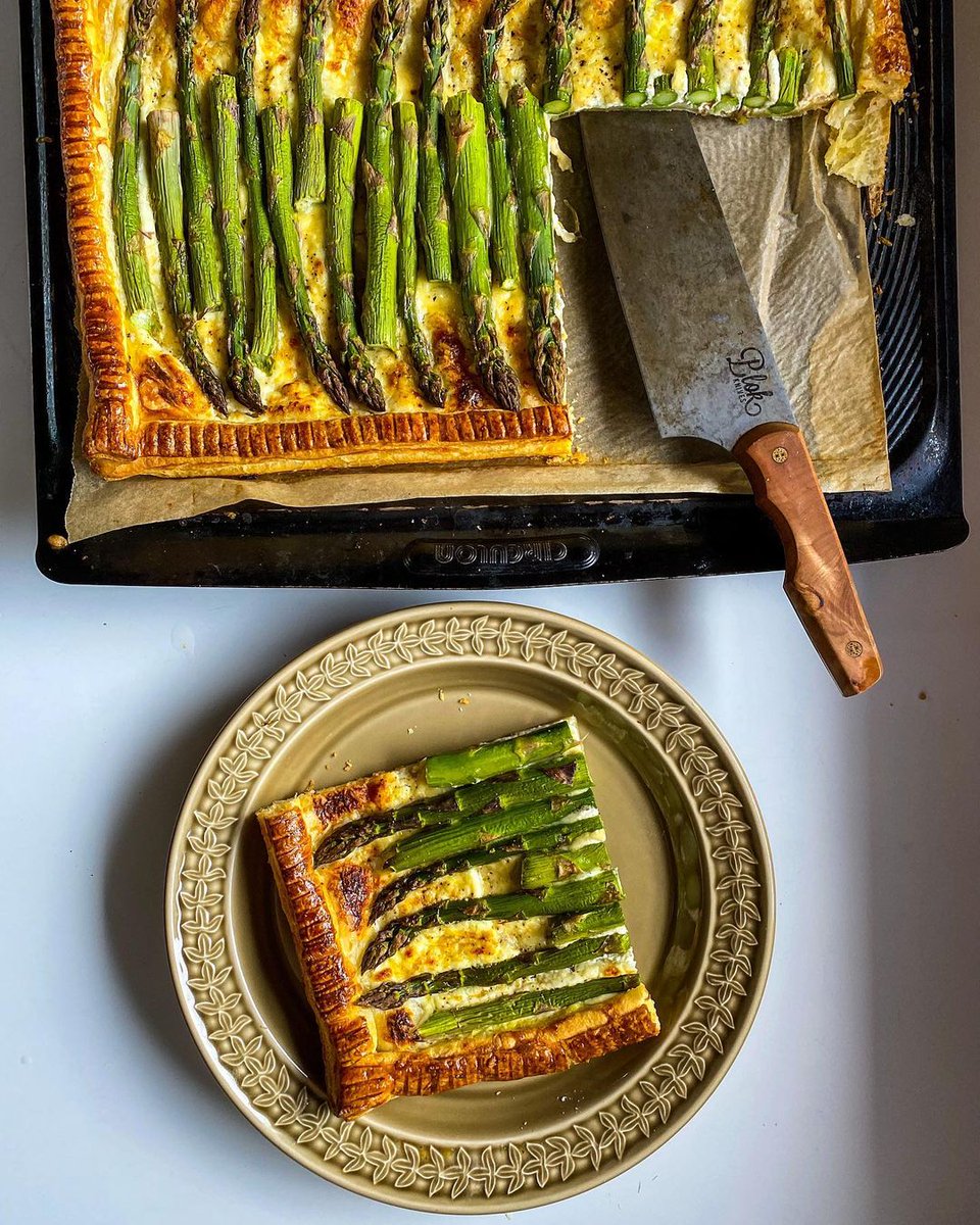 What a fabulous tart this looks!

Asparagus and Three Cheese - delightful! 👌

📸eddmifflin