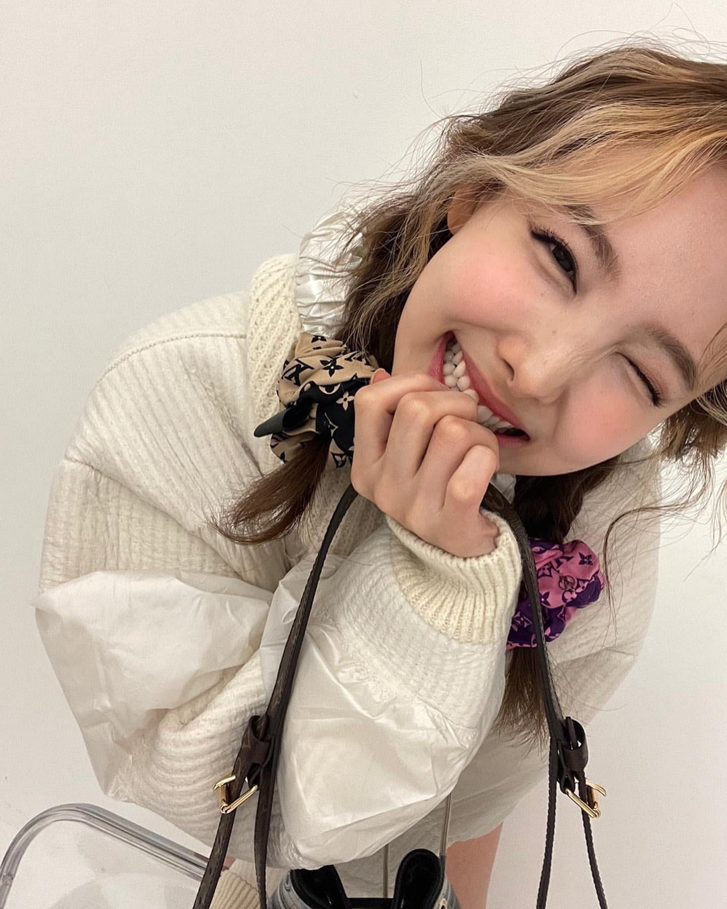 Twice情報局 カムバック準備着々 ビジュに反響 Twice初の英語版シングル The Feels リリースが9月末に予定される中 メンバーが続々と髪色を変えた写真を公開しています Onceの声 髪型タイプすぎ 魅力爆発ちゃんで楽しみ ギャル系で可愛すぎ