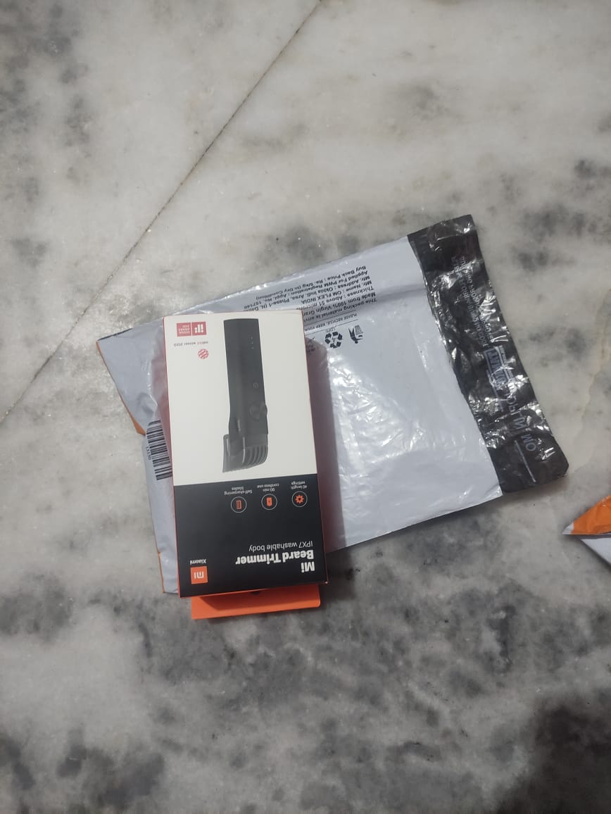 KAUSHAL12337673's tweet photo. @MiIndiaSupport How can you say that, delivery boy accepted that parcel package was damage in transit.
Even one of your package was unpacked or not packed properly from your ( MI )side which was missing. Photo attached https://t.co/jafRnQ9KQz