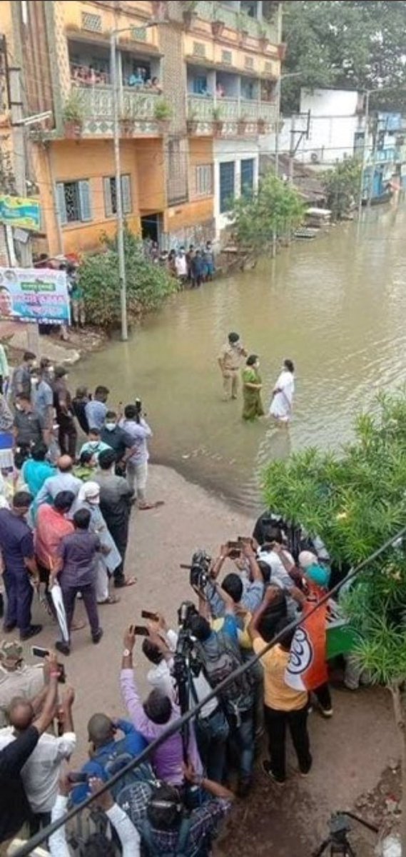 CTRavi_BJP's tweet image. And the Oscar Award for the Best Scriptwriter, Director and Actor goes to !