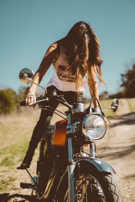 “𝐼 𝑤𝑎𝑠 𝑛𝑒𝑣𝑒𝑟 𝑡𝑟𝑢𝑙𝑦 𝑓𝑟𝑒𝑒… 𝑈𝑛𝑡𝑖𝑙 𝑡ℎ𝑒 𝑟𝑜𝑎𝑑 𝑠ℎ𝑜𝑤𝑒𝑑 𝑚𝑒 𝑡ℎ𝑒 𝑤𝑎𝑦. 𝐼 𝑤𝑎𝑠 𝑎𝑙𝑙𝑜𝑤𝑒𝑑 𝑡𝑜 𝑓𝑖𝑛𝑎𝑙𝑙𝑦 𝑏𝑒 𝑓𝑟𝑒𝑒…”

ℰ𝓁𝑜𝓇𝒶 ℬ𝓁𝒶𝒸𝓀𝓌𝑜𝑜𝒹 
𝟸𝟸 
ℬ𝒾-𝓈𝑒𝓍𝓊𝒶𝓁 

ℳ𝓊𝓁𝓉𝒾-𝓈𝒽𝒾𝓅 𝓌𝒾𝓉𝒽 𝒞𝒽𝑒𝓂 𝟸𝟷+ 𝒲𝓇𝒾𝓉𝑒𝓇