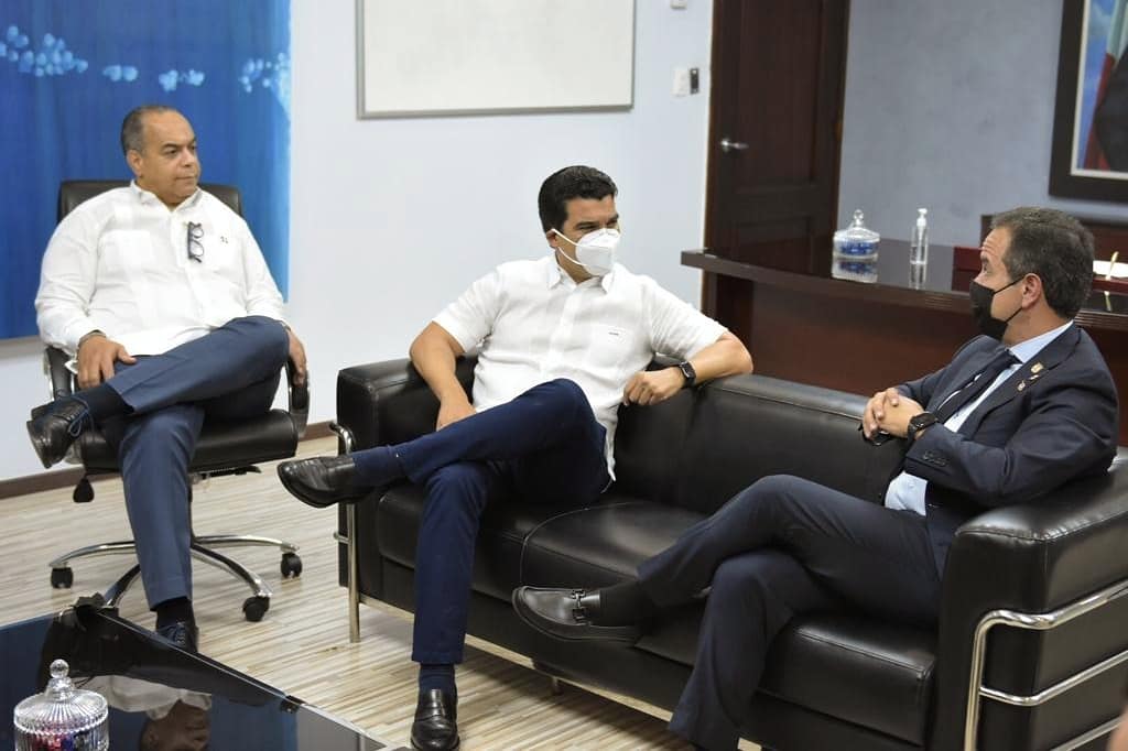 warnaudbisono's tweet image. Recibimos al alcalde de San Juan, Puerto Rico, @Miguel_Romero_ y comisión conformada por el @consudompr, Opinio Díaz; Miguel Cabral; Rafael Cerame y Frankie Martínez. Conversamos sobre el manejo de aguas residuales y pluviales, el alcantarillado y la potabilización del agua. 🇩🇴🇨🇺