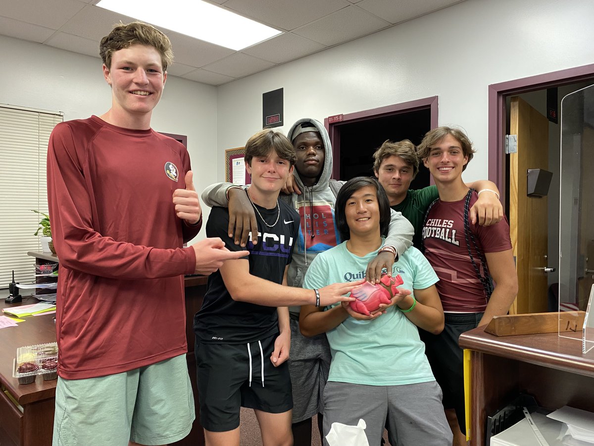 chilestwolves's tweet photo. They love me! They really, really love me!

These amazing guys brought Bacon a BUNCH of cupcakes. While I won't say how many were eaten, even sweeter than the cupcakes was seeing their faces. Thank you! https://t.co/gPatbrNv6l