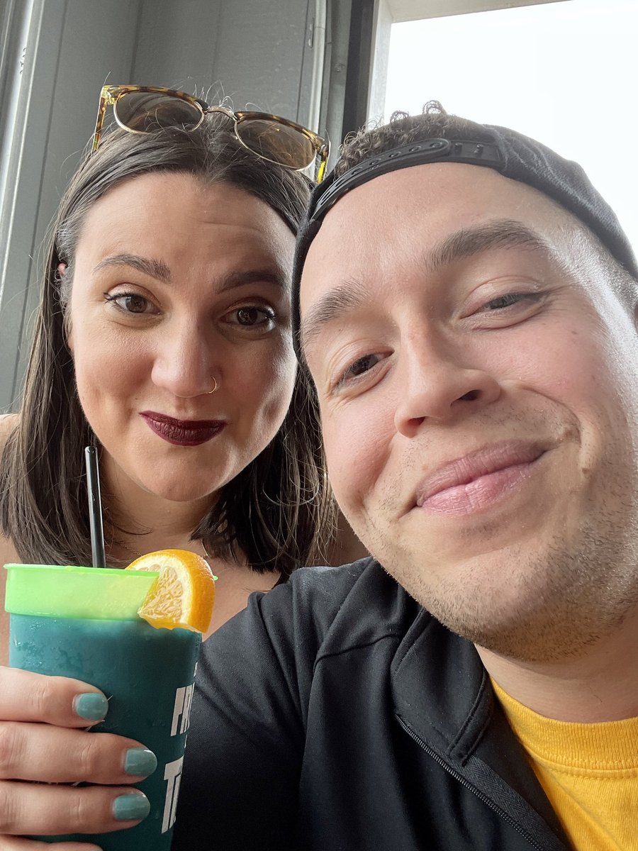 KimbroPlays's tweet photo. Happy Wednesday y’all! Had a great vacation with @mrskimbroplays visiting family in the mitten! Glad to be back too! https://t.co/FxkkT6eVnh