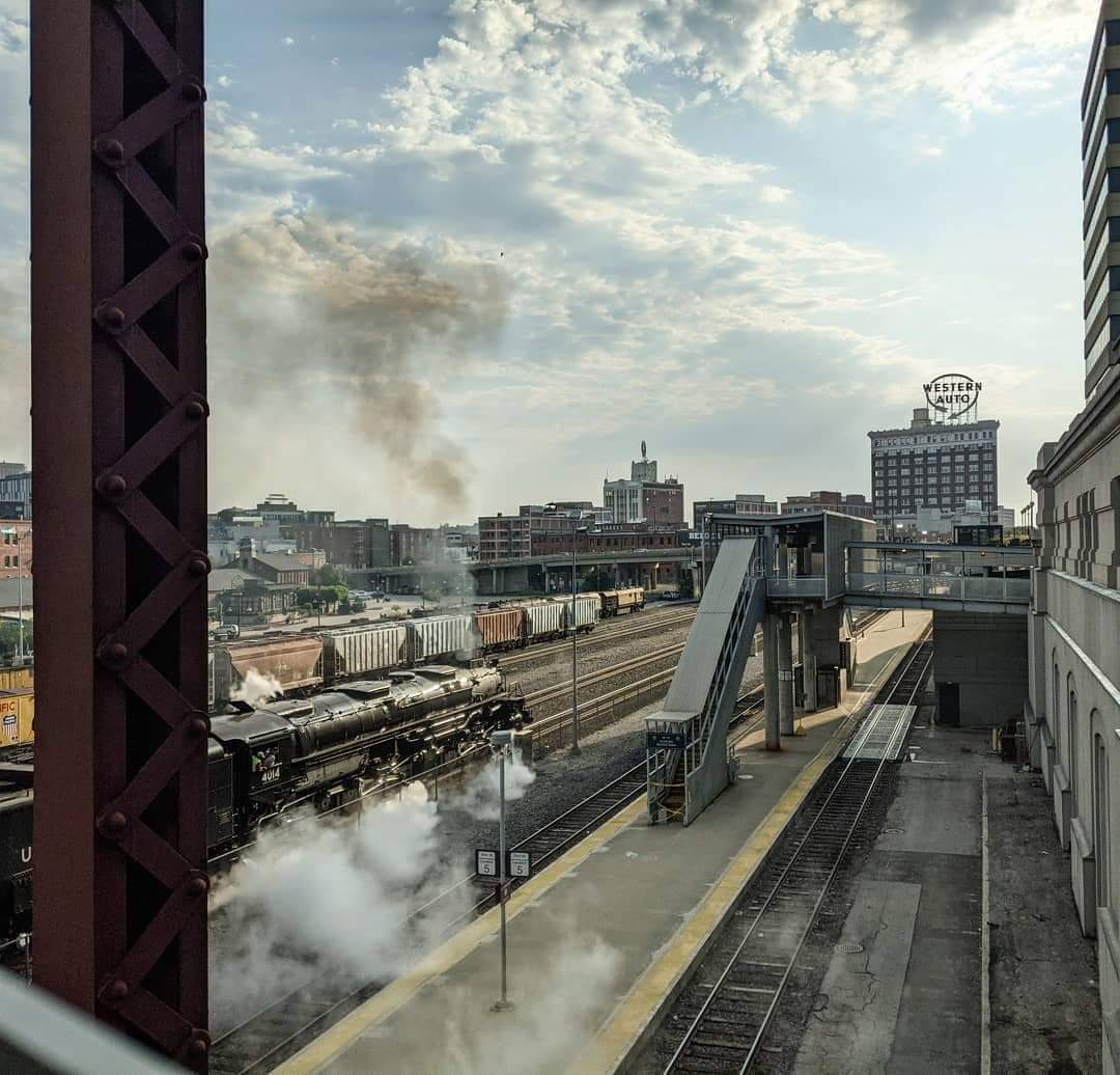 randimixdorf's tweet photo. By happenstance I got to see Big Boy No. 4014, the largest operating steam engine in the world, leave Union Station this morning. Never know what you'll see on your walk to work! #walkkc #bikewalkkc #westernauto https://t.co/XRhRFEqSxV