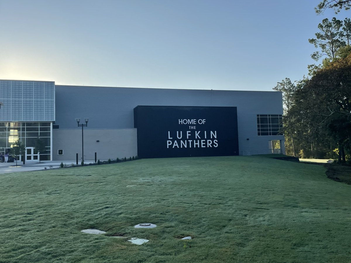 cindykaytierney's tweet photo. Awesome Convocation in our new facility this morning! #PantherNation #LPWeRise #WeAreLufkin @betsymijares https://t.co/JMnzjW2uhw