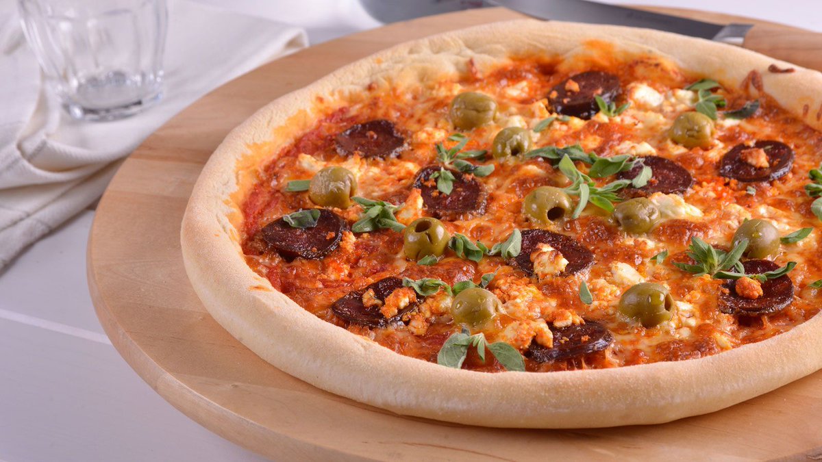 Nuestro momento gourmet! 🍕👇
Pizza de chorizo y guindilla 🤤🤤 
👉 buff.ly/3lkNaO2
Conoce nuestro servicio de renting  para que puedas abrir tu propia Pizzería desde 121€ al mes 👉  buff.ly/3fmmmtf

#hosteleria #pizzeria #recetas #restaurante #cocina #Espana