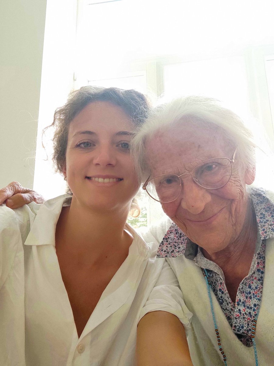 Mounette, 94 ans, raconte sa famille à 4 parents et 6 enfants dans le 5e épisode de Coups de vieux : podcast.ausha.co/coups-de-vieux… 🎧
Merci Mounette pour ces retrouvailles 💖