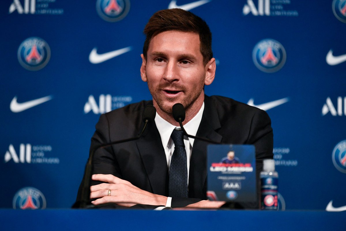 SilverfmGH's tweet photo. "I will have to do preseason alone, and I hope to be able to play as soon as possible." - #LionelMessi
Live presentation of Leo Messi from the Parc des Princes #PSG_English
#SportsCenter https://t.co/qThem99DPF
