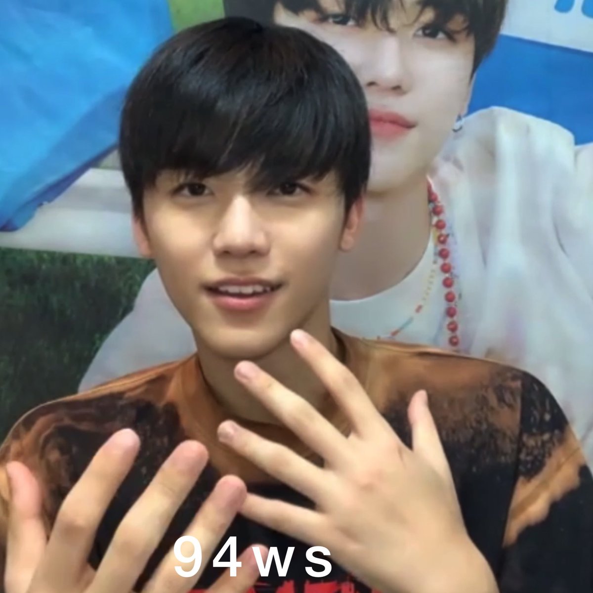 ทรงผมอะไรไม่รู้แต่หล่อจัด หล่อแบบไม่ต้องเซตไรเยอะ พ่อขา~