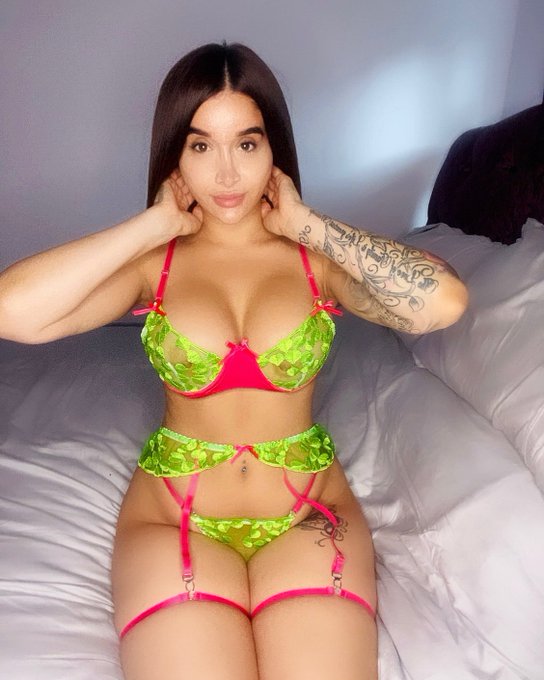 Good Morning 😘  I&rsquo;m waiting for you right now&hellip;  Cum &amp; play with me 😈💦💦  https://t.co/K19JXQ4uIb https://t