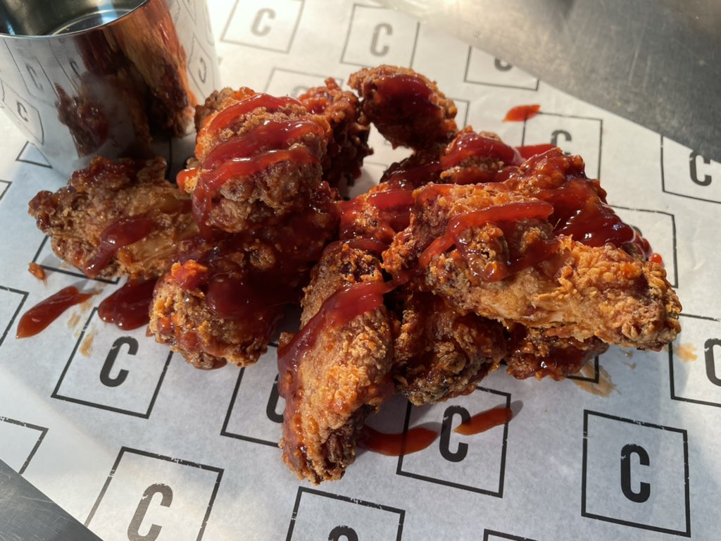 CraftedBradford's tweet photo. 50% off wings tonight, it’s wing Wednesday once again 🎉🎉. Also 2 for £10 on all classic cocktails 🍸 . Join us from 3pm today https://t.co/FS16D6Rt3z