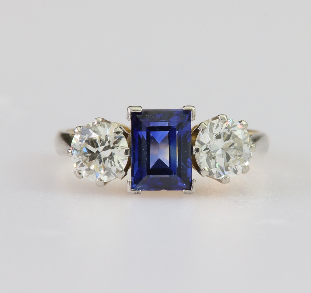 LockdalesLtd's tweet photo. Sapphires have been known to be a symbol of #innocence, #longevity and a talisman for good health. The stone represents #prosperity, #beauty and inner peace!
Lot 134!
#lockdales #auction #auctioneers #easylive #saleroom.com #suffolk #gold #silver #jewellery #prints #paintings https://t.co/pANnaGMdlP