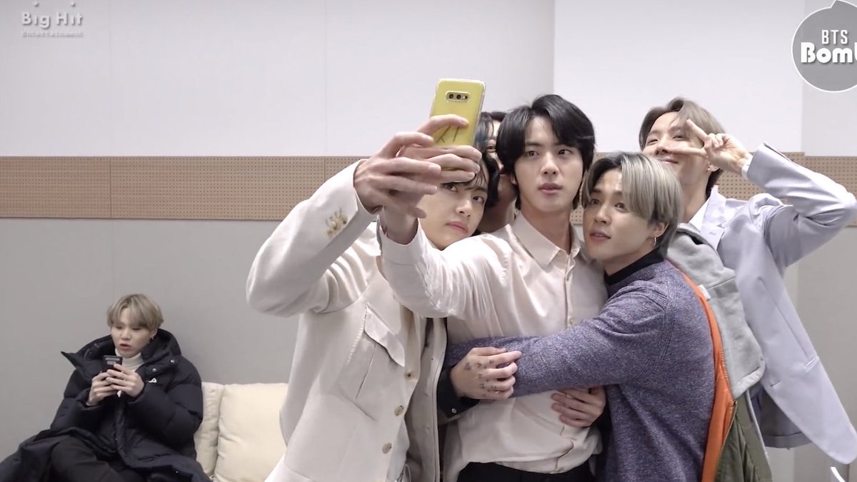 EUPH0RIAL0VE's tweet photo. the saga of yoongi on his phone in the background continues https://t.co/exmtyyZDwl