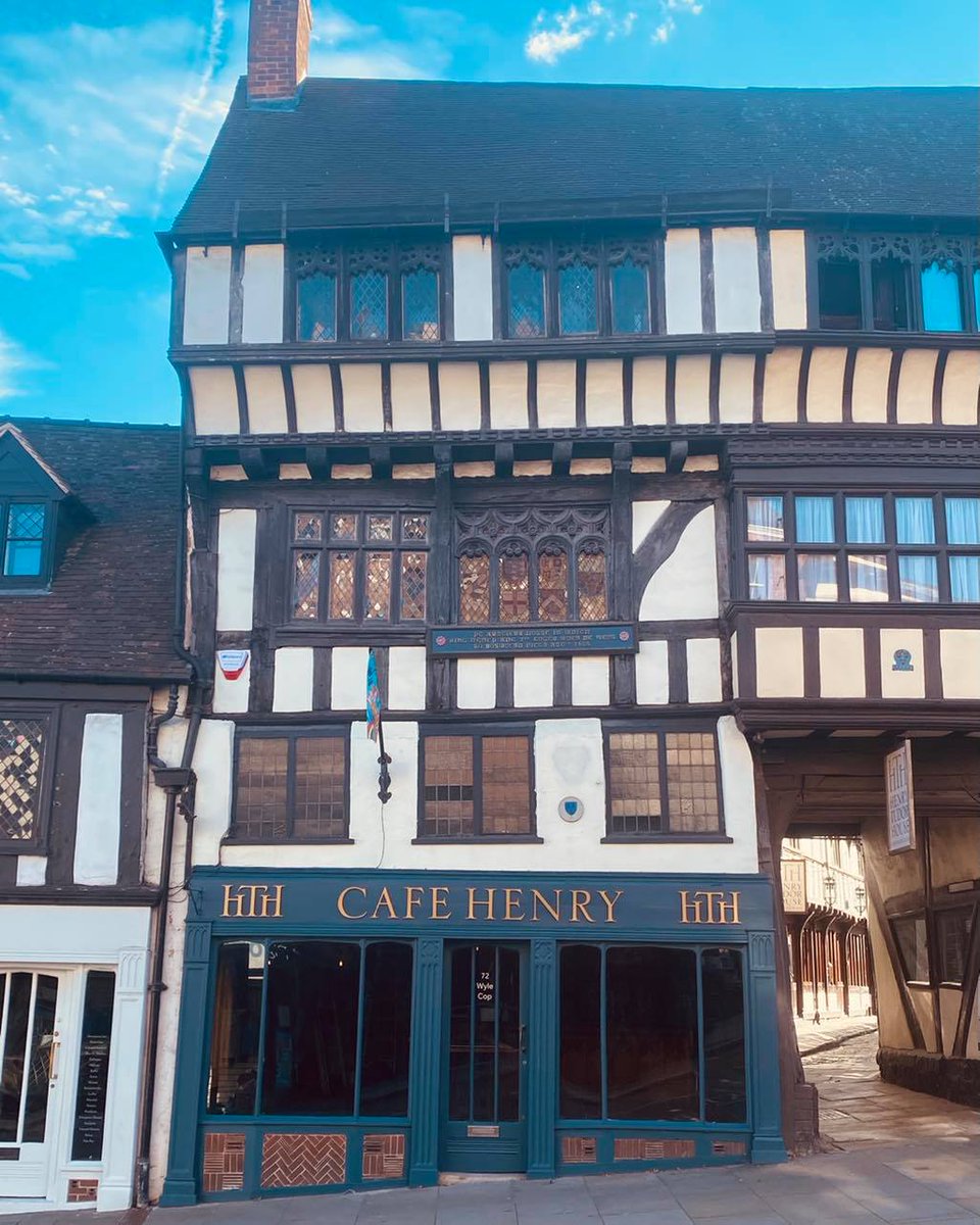 OriginalShrews's tweet photo. Have you spotted #WyleCop's newest addition?

Popular #Shrewsbury bar &amp; restaurant @henrytudorhouse has extended their offerings with Cafe Henry!

The new street-facing entrance will soon be open with a new daytime menu, &amp; in the evening will transform into a cosy bar area. https://t.co/2ARE7fbBrR