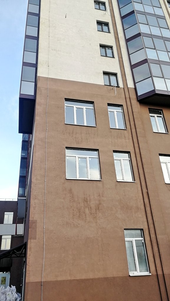 @Aa6375478951 <a href="/adm_Len/">Администрация Ленинского внутригородского района</a> <a href="/Minstroy63/">Министерство строительства Самарской области</a> <a href="/EBondarenko3/">Елена Бондаренко</a> <a href="/Anna_V_Urusova/">Анна Урусова</a> <a href="/GISN_63/">Государственная инспекция строительного надзора СО</a> <a href="/SamMobilePriem/">Мобильная приемная Губернатора Самарской области</a> <a href="/E_Lapushkina/">Елена Лапушкина</a> <a href="/D_Azaroff/">Дмитрий Азаров</a> <a href="/SamaraProk/">Прокуратура Сам.обл.</a> Не только асфальта, но и Фасада дома. Народ ещё ремонт не может закончить как что то на объекте разрушается. Где ответственный люди которые принимали объект
