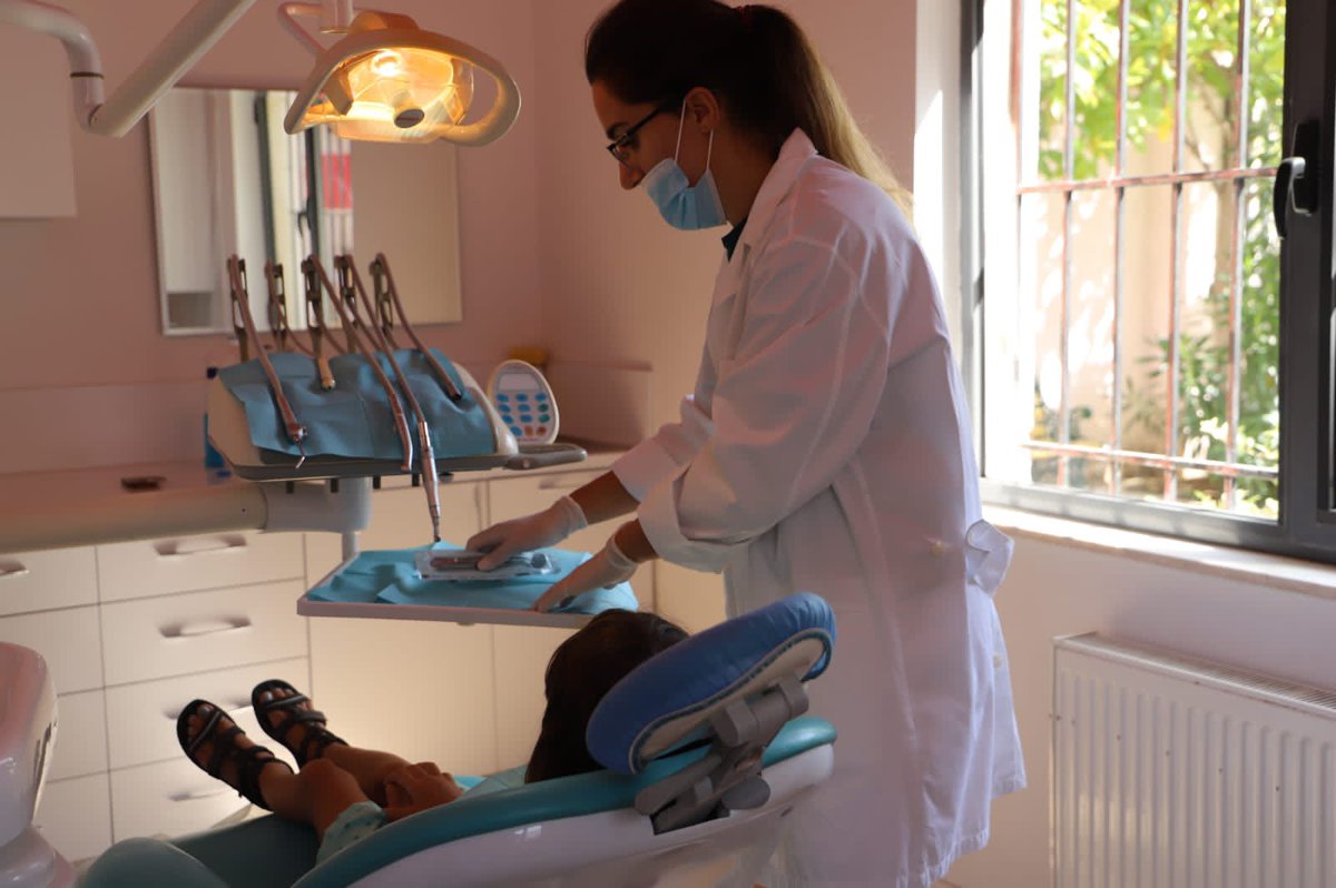 ZizolliMatilda's tweet photo. Ne duam që në qëndrën tonë të falim vetëm buzëqeshje, nga ato më të bukurat😁
Kjo falë klinikës " Viaggiare e Sorridere" e cila vullnetarisht ve në dispozicion stomatologët e saj për ta kthyer pasionin për punën në ndihmë për të tjerët.💙
#Viaggiareesorridere #bashkiatiranë #QKM https://t.co/FL9BaFq44Z
