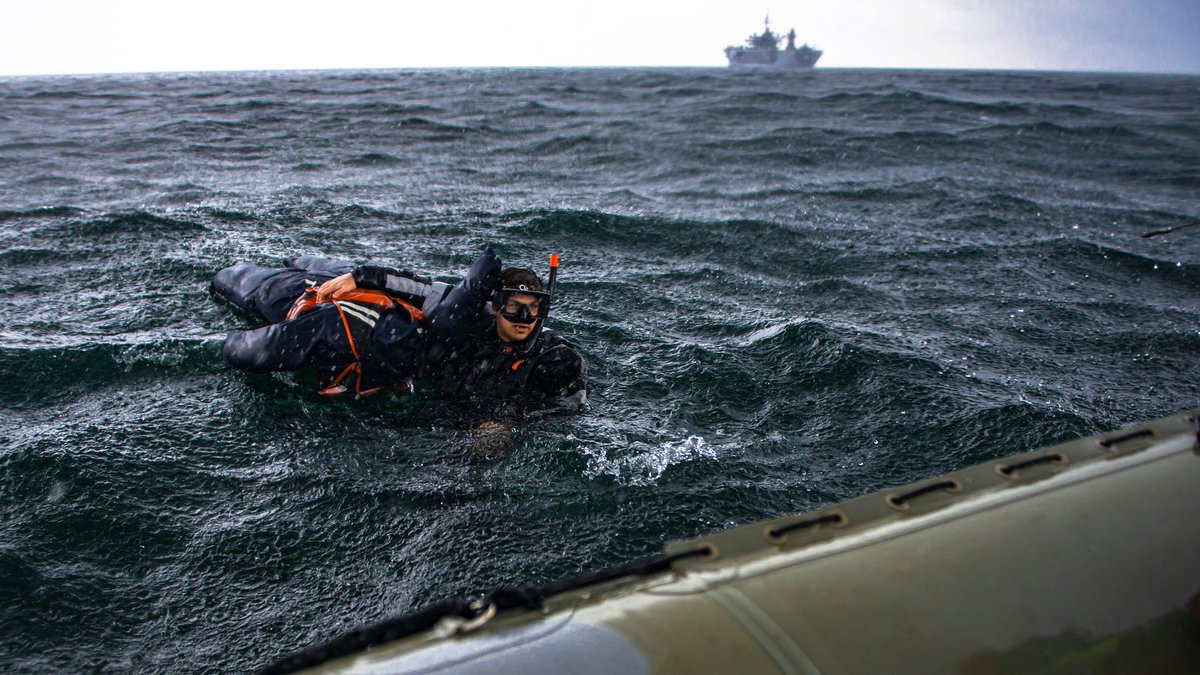 Training is key to success! 💪

@USNavy Sailors from the 🇺🇸 #USSMountWhitney (LCC 20), #STRIKFORNATO’s and #USSixthFleet’s flagship, practice Search and Rescue (SAR) operations during #BALTOPS50.

#WeAreNATO 

📸 U.S. Navy MC2 Scott Barnes
