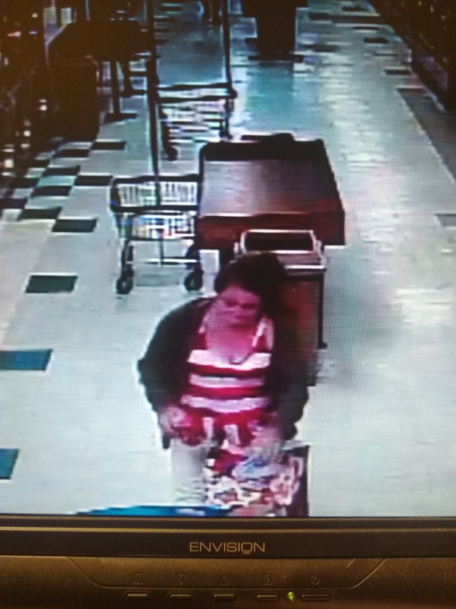 KPD is asking for your help identifying the below pictured individuals. The pair is suspected in causing several items to be damaged at the Laundry House in Kettering. If you have any information on the identity of these individuals, please contact Officer Drayton at 937-296-2566