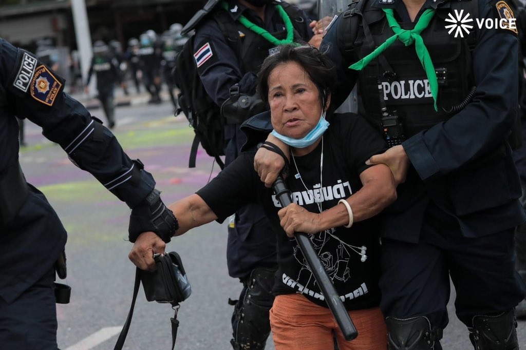 ตำรวจแม่งเหี้ยชิบหาย กล้าจับป้าเค้าได้ยังไงอ่ะ จิตใจทำด้วยอะไร #saveป้าเป้า #ม็อบ11สิงหา