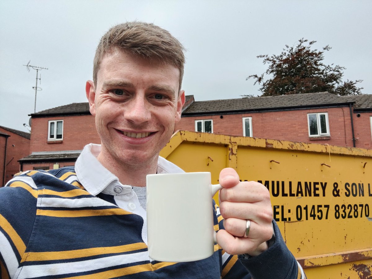 CllrCostello's tweet photo. Another great #Smallshaw clean up session today. 4 skips removed!
Very happy to do my bit as #AshtonHurst Cllr to help @JigsawTameside and local residents with this important initiative.
Huge thanks to the couple for the brew on Holebottom too! โ
#Tameside #Cleanup #Cleanupday https://t.co/cIIrpo8eSN