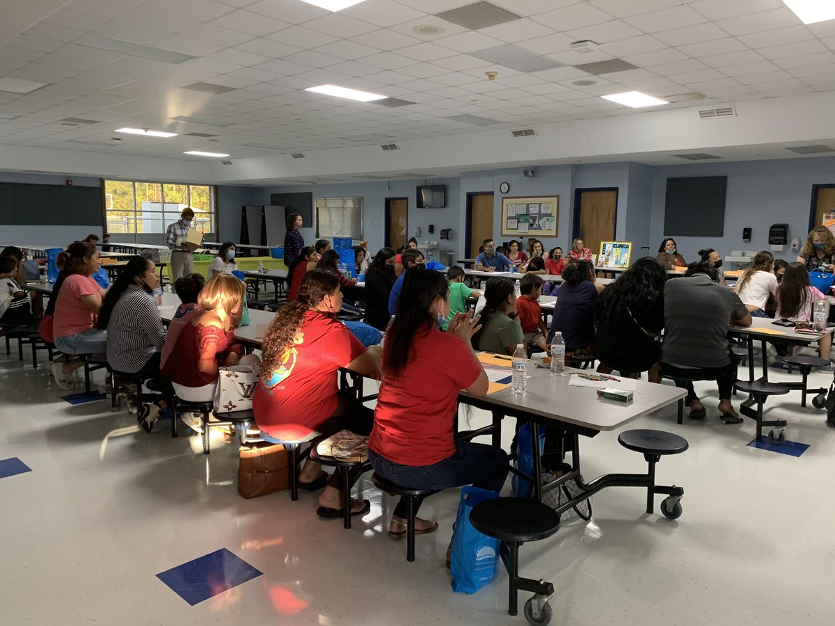 ecubaker's tweet photo. Awesome turnout at our ESL Family Night! #bcsshoutout to the families and ESL/MEP Teachers and Staff! @brunscoschools @NCDPI_ELs #brunswickbacktobusiness https://t.co/D8pPcDIwWP
