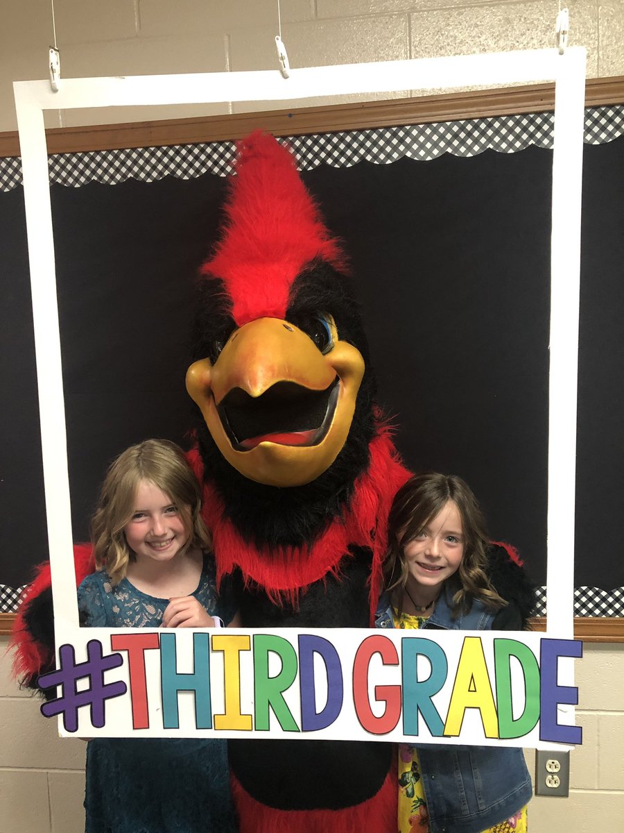 MrsPeck_SLDM's tweet photo. So fun that Louie stopped by for a photo op with some of our SLDM kiddos! https://t.co/khw3e9nCn3