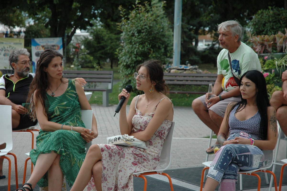 EU_PublicSphere's tweet photo. 🏆 The event in #Burgas was a great success! We had a big group of interested individuals listen &amp; participate in our discussions!
👀 Looking forward to our next🚏on the #RememberTour on the #WorldPride2021 in Copenhagen 16-22 August 🏳️‍🌈
👉 More infos here: https://t.co/QoZuts5EcM https://t.co/nQprYBS3Yg