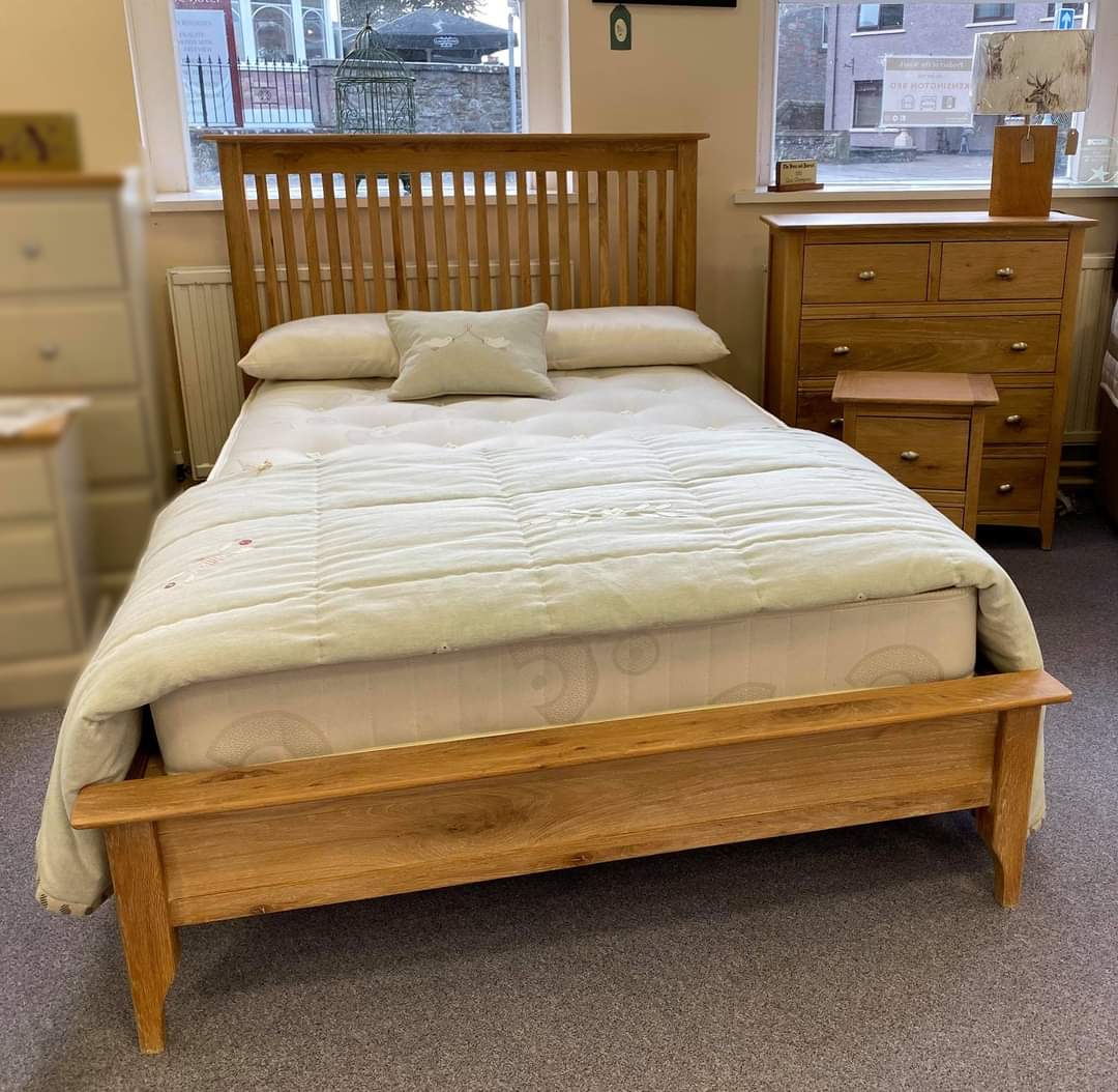 Our beautiful and elegant Lagan range is available in our showroom! Finished in a premium oak, this beautiful range adds subtle elegance to any bedroom. ✨😊