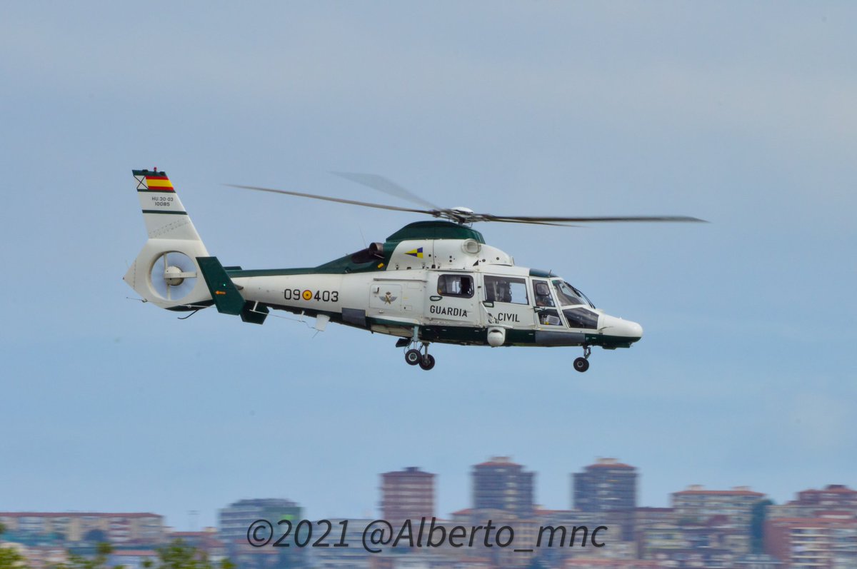 alberto_mnc's tweet photo. CUCO 403 de la @guardiacivil saliendo de LEXJ, que sonido más....😍😍 @AParayas @Web_AME https://t.co/d9zdoxiPIs