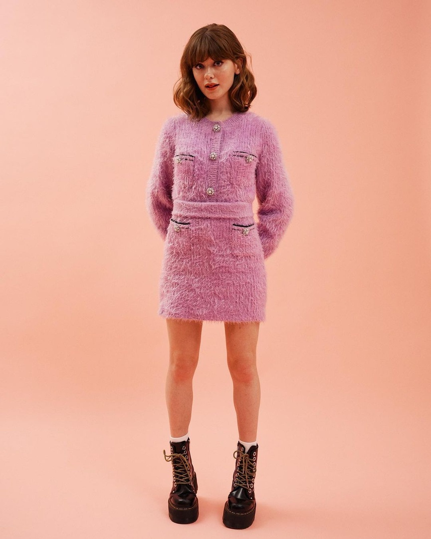 .<a href="/maisiehpeters/">maisie peters</a> doing 👏 the 👏 most 👏 for <a href="/PHOENIXmagUK/">PHOENIX</a> 😍 #MaisiePeters