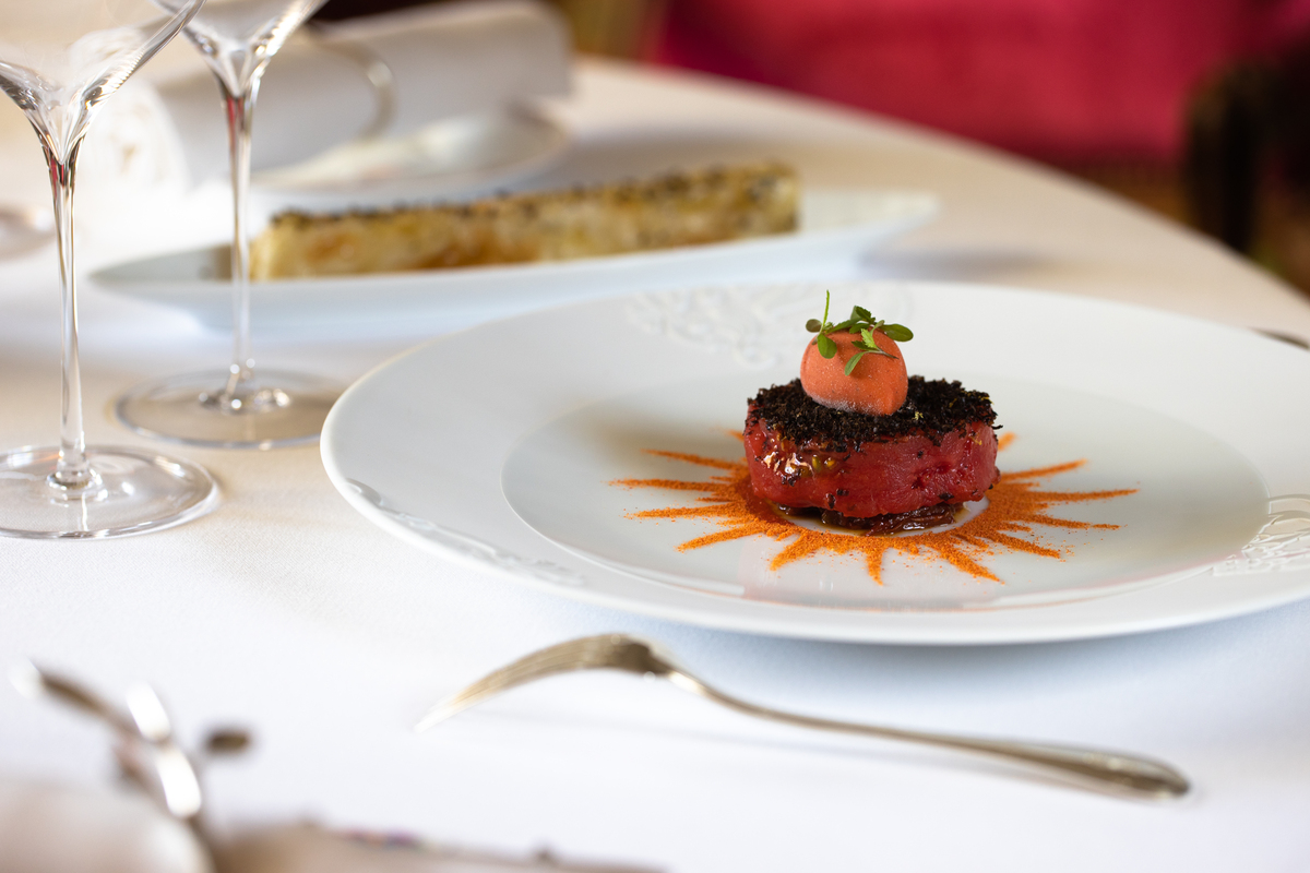 Françoise and Jacqueline Risso’s tomatoes adorn the dishes devised by Virginie Basselot at Le Chantecler <a href="/NegrescoHotel/">Hôtel Le Negresco</a>!

📷 #LeNegresco #CotedAzurFrance #GuideMichelin #VirginieBasselot  #ExploreNiceCotedAzur <a href="/guideMichelinFR/">Le guide MICHELIN</a>